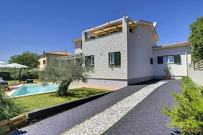 Villa en Krnica con piscina
