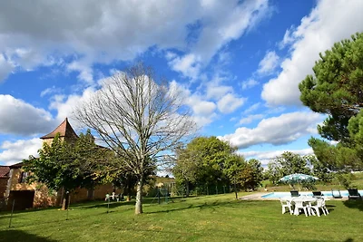 Ferienhaus in Besse mit Swimmingpool