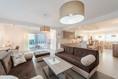 Deluxe Four Bedroom Villa with Sea View and P...