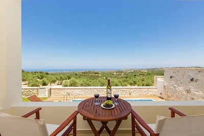 Villa auf Kreta mit Pool und Bergblick