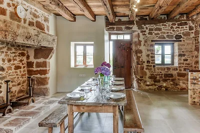Bella casa vacanze con piscina a Teillots