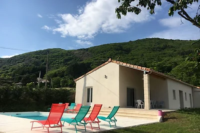 Villa a Thueyts con piscina