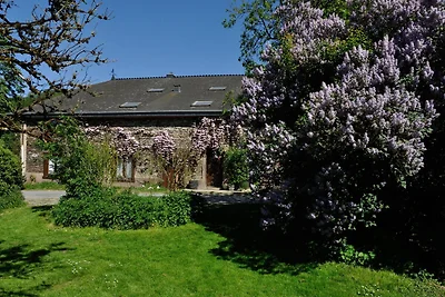 Schönes Ferienhaus in Frahan mit Terrasse