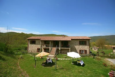 Caratteristico agriturismo a Passignano con...