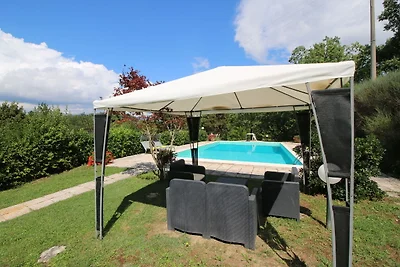 Hübsches Chalet in Città di Castello mit Pool