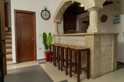 Modernes Ferienhaus in Stalos mit Balkon