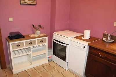 Haus im Grünen auf einem großen Grundstück