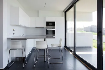 Villa moderna con bella vista, situato su un ...