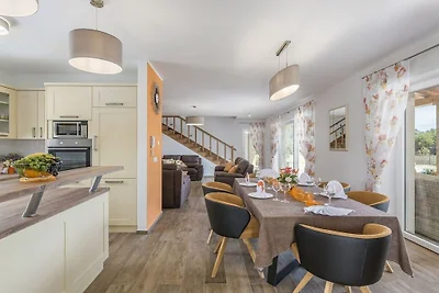 Villa in Tinjan met zwembad