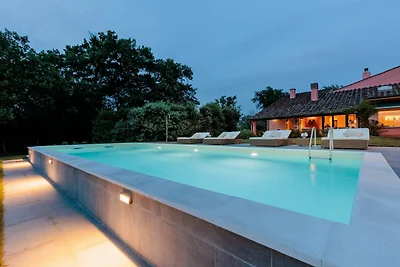 Geräumige Villa mit 6 Schlafzimmern und Pool