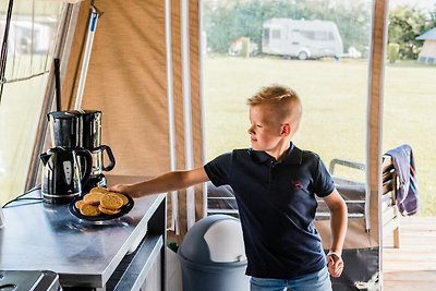 Leuke tentlodge op een vakantiepark, op slech...