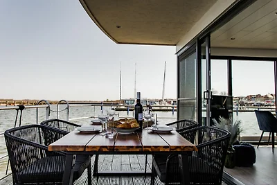 Hausboot Floating House in Ribnitz-Damgarten
