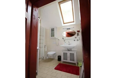 Rozerood, koetshuis bij de vijver