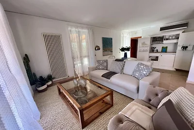 Elegante Villa mit Whirlpool und Aussicht