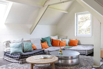 Kustvilla met spa en tuin