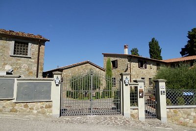 Modernes Ferienhaus in Montecarelli mit Pool