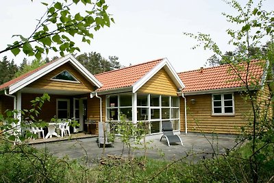 Hübsches Cottage mit Sauna in Aakirkeby
