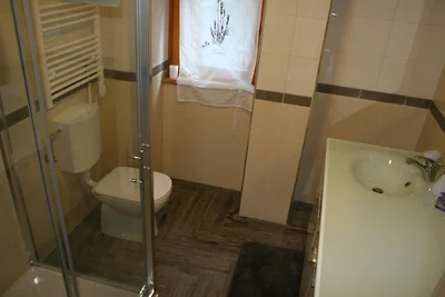 Riverside Rustic Ridge Apartments with Balcon...