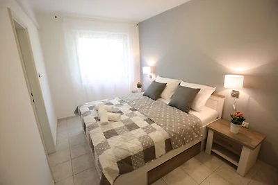 Malerisch gelegenes Ferienhaus in Bibinje in...