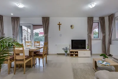 Spaziosa casa vacanze con piscina a Rasanze