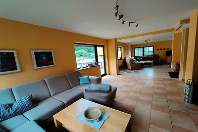 Ruime vakantiewoning met houtkachel