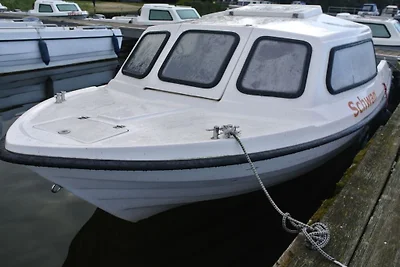 Mit Sauna und Boot am See "F"