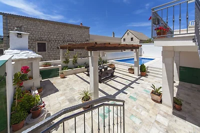 Beeindruckende Villa mit Pool in Povlja
