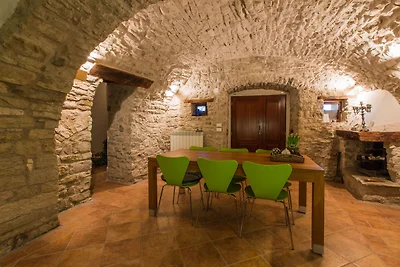 Casa con piscina, giardino e wifi in borgo me...