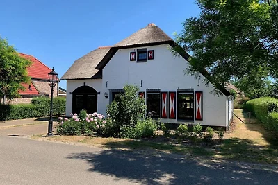 Villa mit Sauna, Whirlpool und Dampfbrause