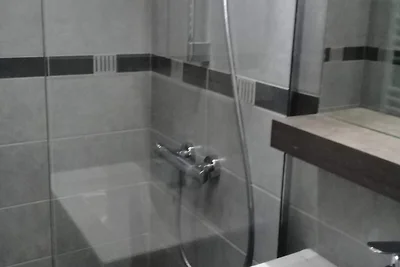 4 camere per 12 persone