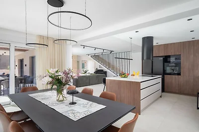 Villa Prima Lux - Four Bedroom Villa with...