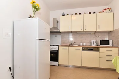 Ferienhaus in Veli Iz mit umzהuntem Garten