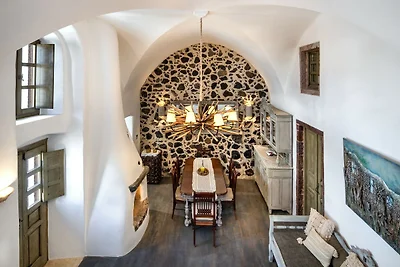 Historische villa met grotzwembad en uitzicht...