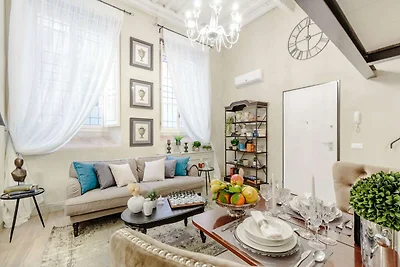 Chic suite, Steps from Torre Guinigi