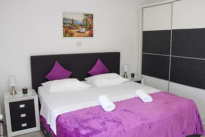 Wohnung in Grebatica mit Meeresstrand