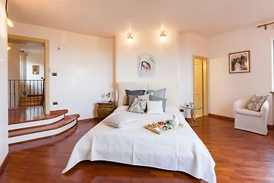 Luxuriöse Villa in Cortona mit Sprudelbad