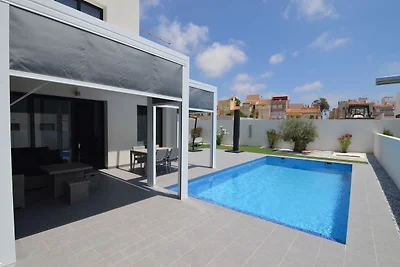 Moderne Villa mit privatem Pool