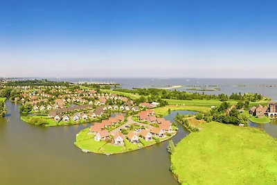 Beautiful house with jetty near IJsselmeer