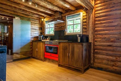 Spazioso chalet in legno con terrazza...