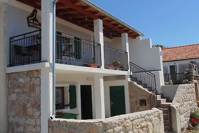 Ferienhaus in Starigrad mit Garten