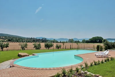 Elegante dimora a Monte del Lago vista lago