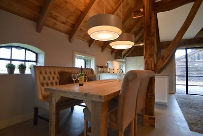Stilvolles Bauernhaus mit Garten und Sauna
