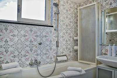 Wohnung in Genova mit Balkon und Parken