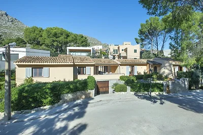 Villa in Pollensa mit Schwimmbecken