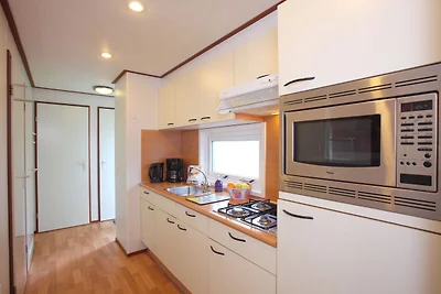 Chalet con arredo funzionale, microonde combi...