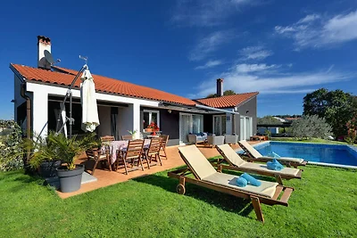 Villa in Rovinjsko Selo mit Pool