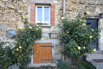 Geräumiges Ferienhaus in der Nähe des Waldes