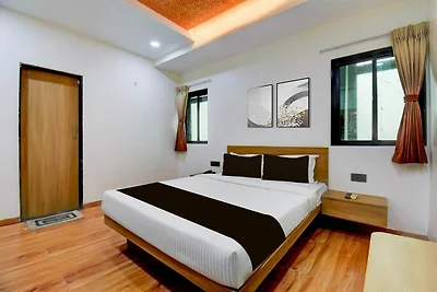 Townhouse Balewadi Stadium Hotel Sarovar
