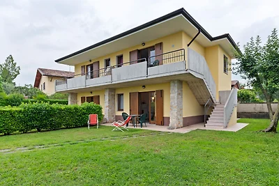Gerהumige Wohnung mit Garten