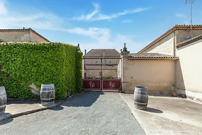 Schönes Schloss 25 Minuten von Bordeaux...
